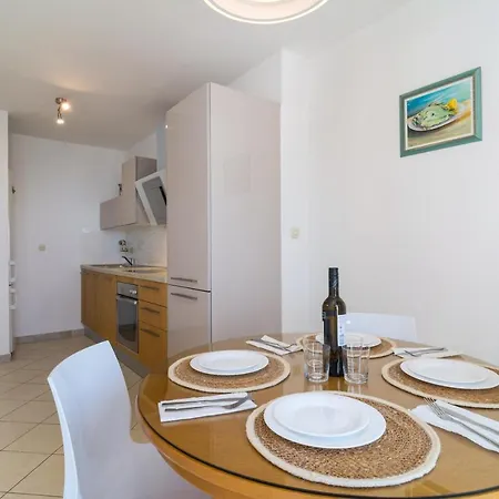 דירה Apartman Leo *