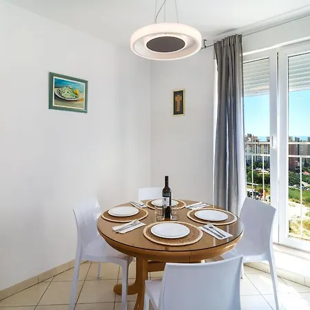 Apartman Leo דירה *